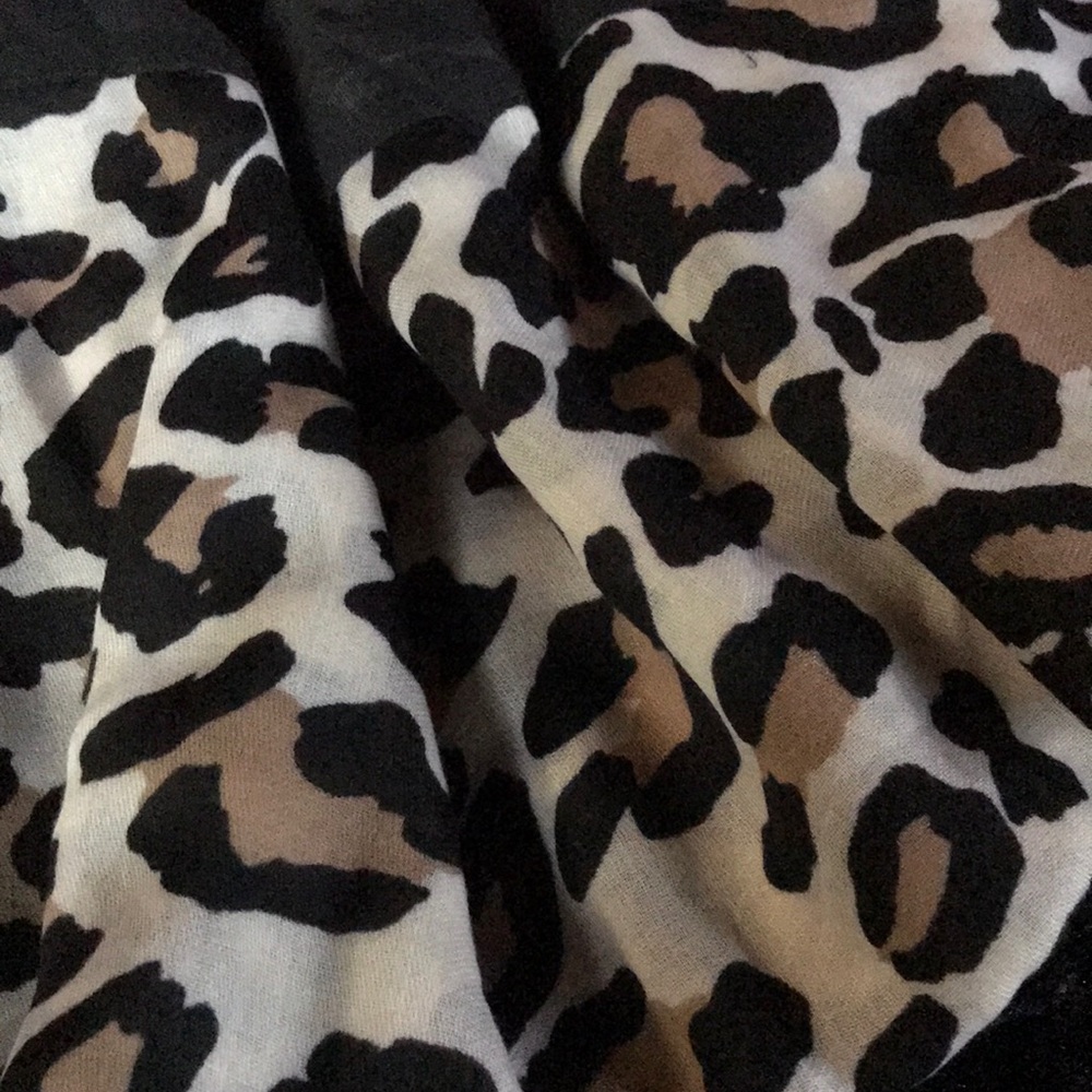 New! Large Animal Print Scarf - Picture 9 of 11